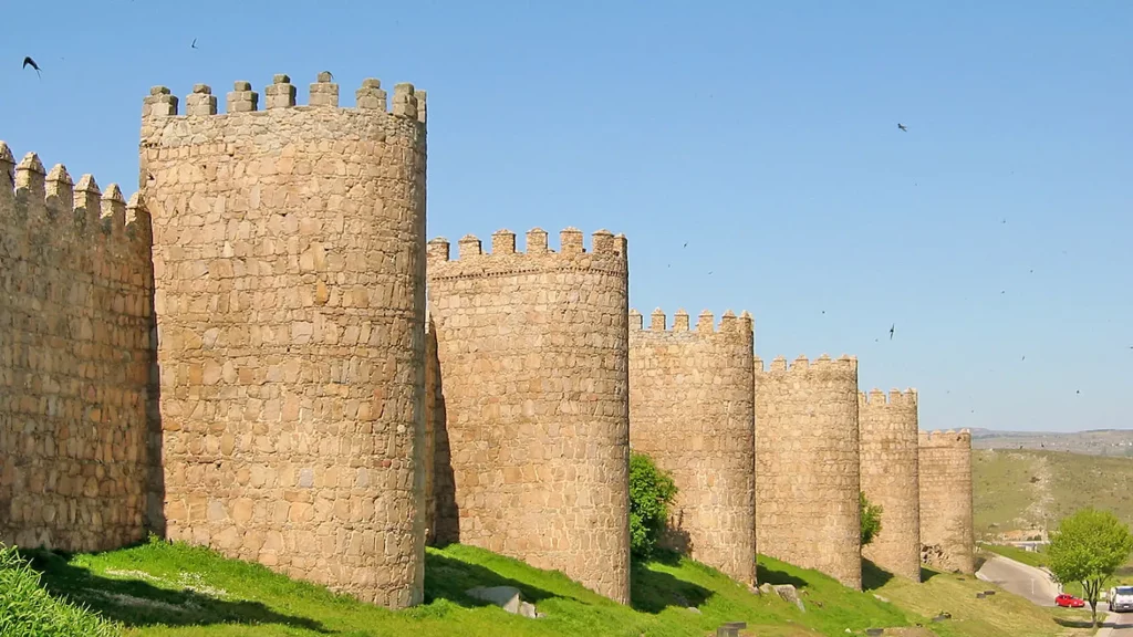 Murallas De Ávila: Sumérgete En Un Paseo Por La Historia Medieval De España