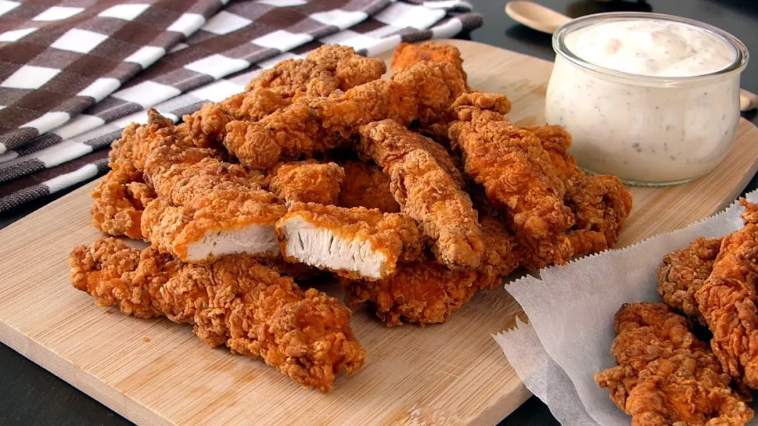 Deliciosas tiras de pollo crujiente al estilo KFC, receta casera