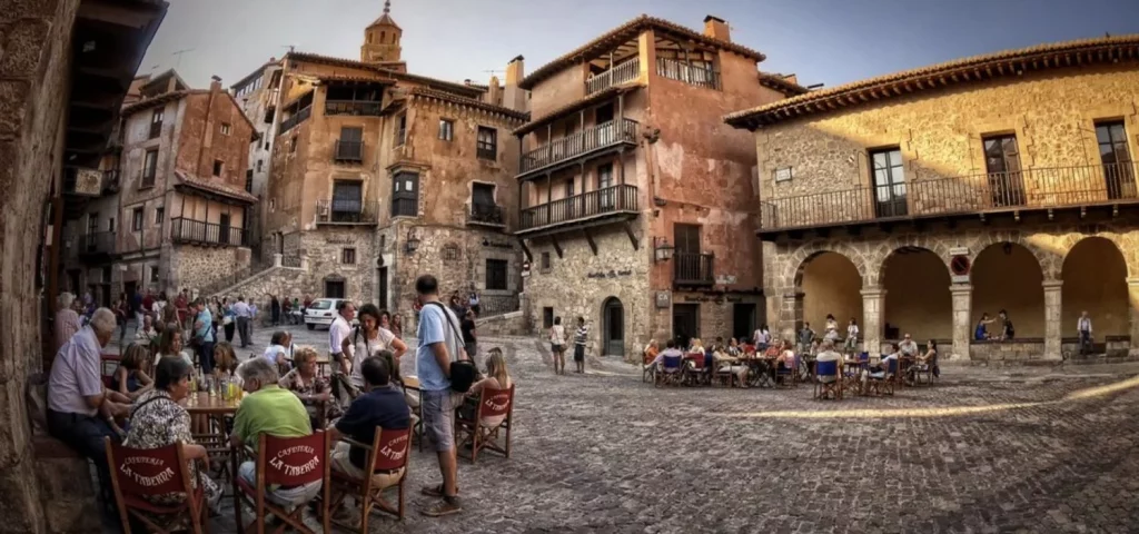 El Centro Y Casco Histórico De Albarracín Te Cautivará 