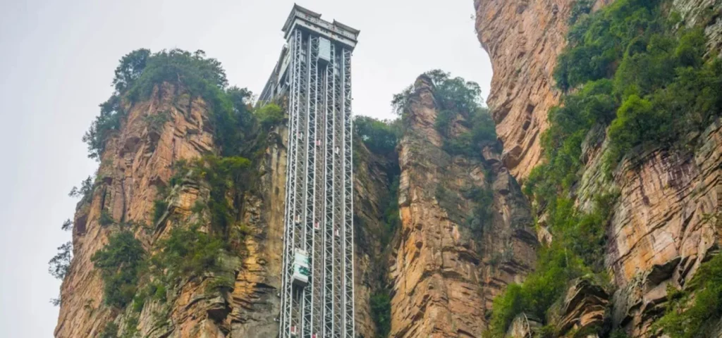 Además De Alto Y Veloz, Es Un Elevador Bastante Caro