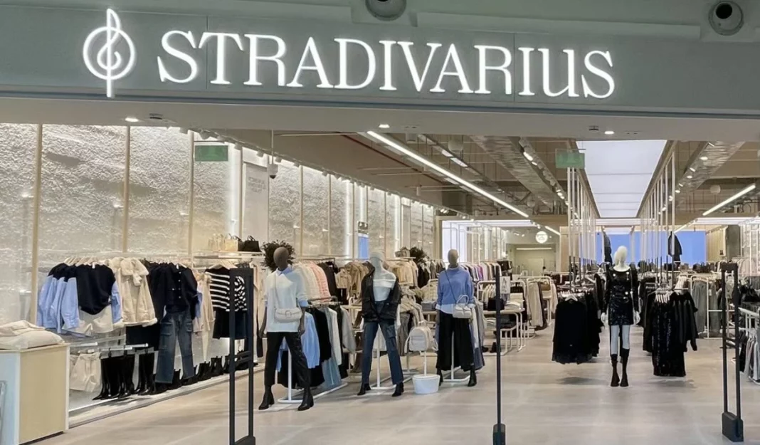 5 tops de Stradivarius que te quitan el calor y también un par de años