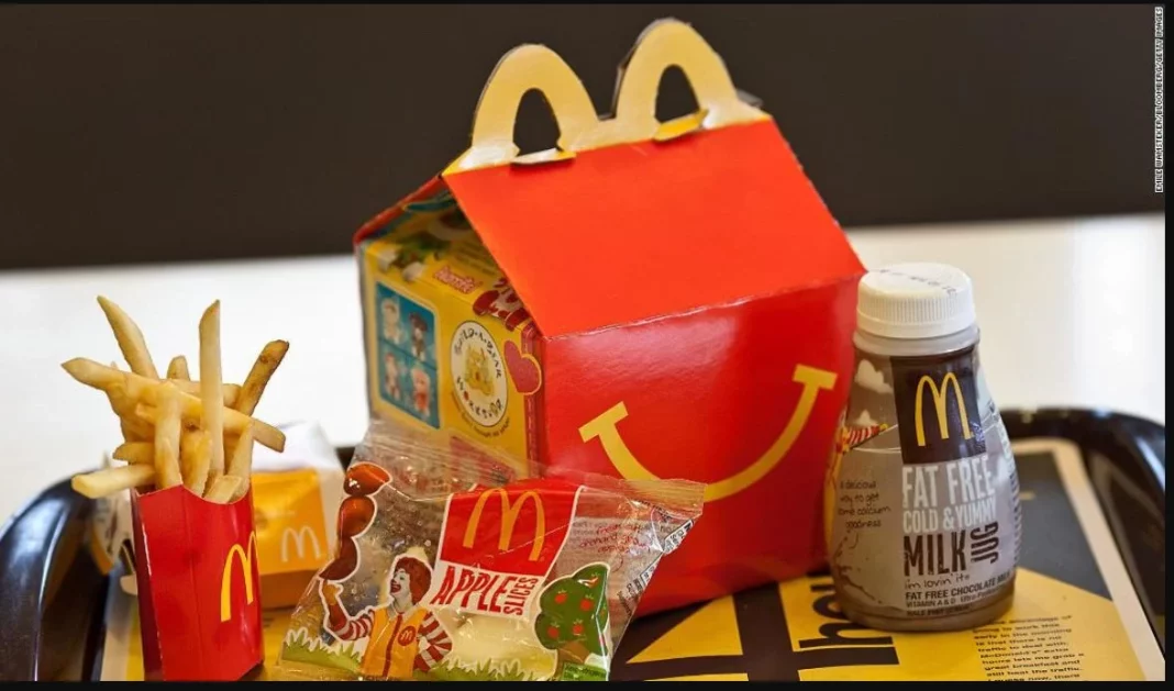 McDonalds cambia su menú infantil Happy Meal tras casi 40 años por un motivo de peso