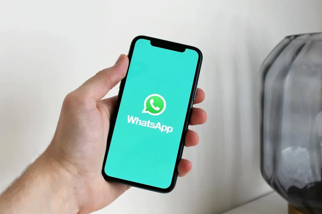 WhatsApp no es gratis: te contamos cómo la app te 