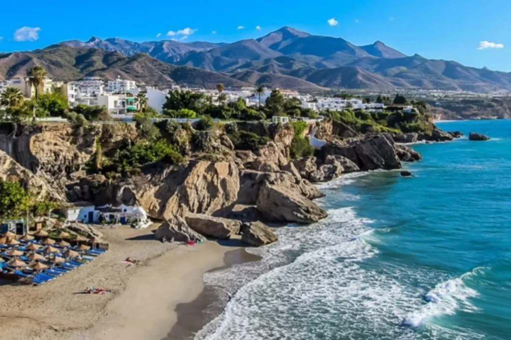 Explora Nerja, El Paraíso De Málaga Con Aguas Dignas Del Caribe Que Te Encantará