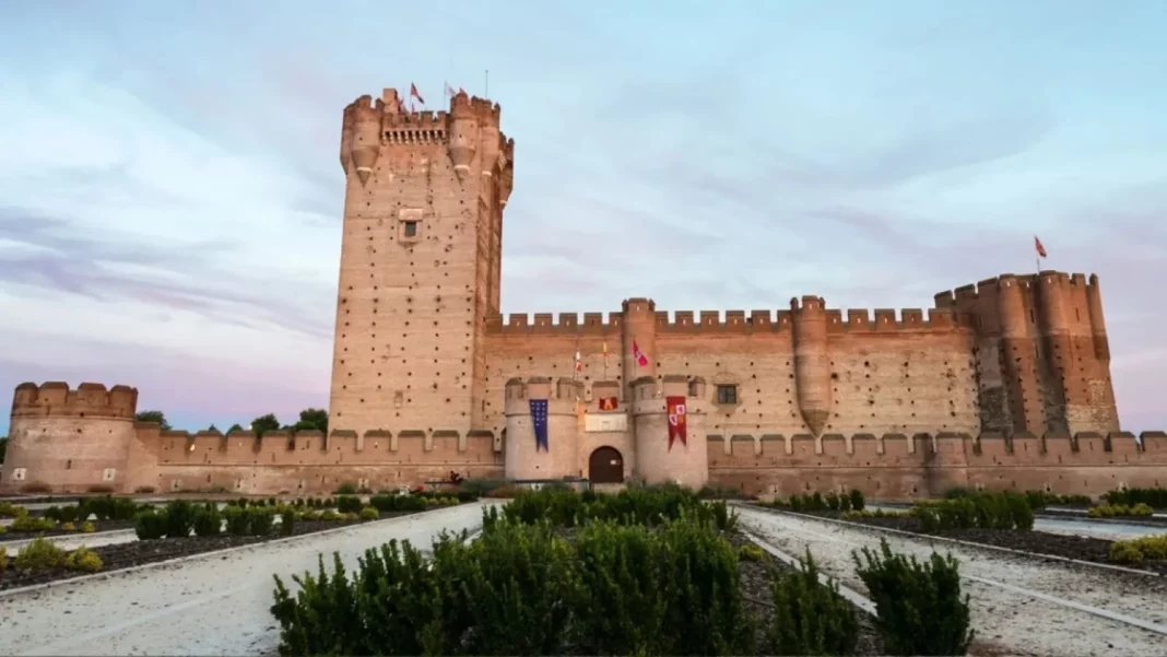 Castillo de la Mota: El Poderío de los Reyes Católicos