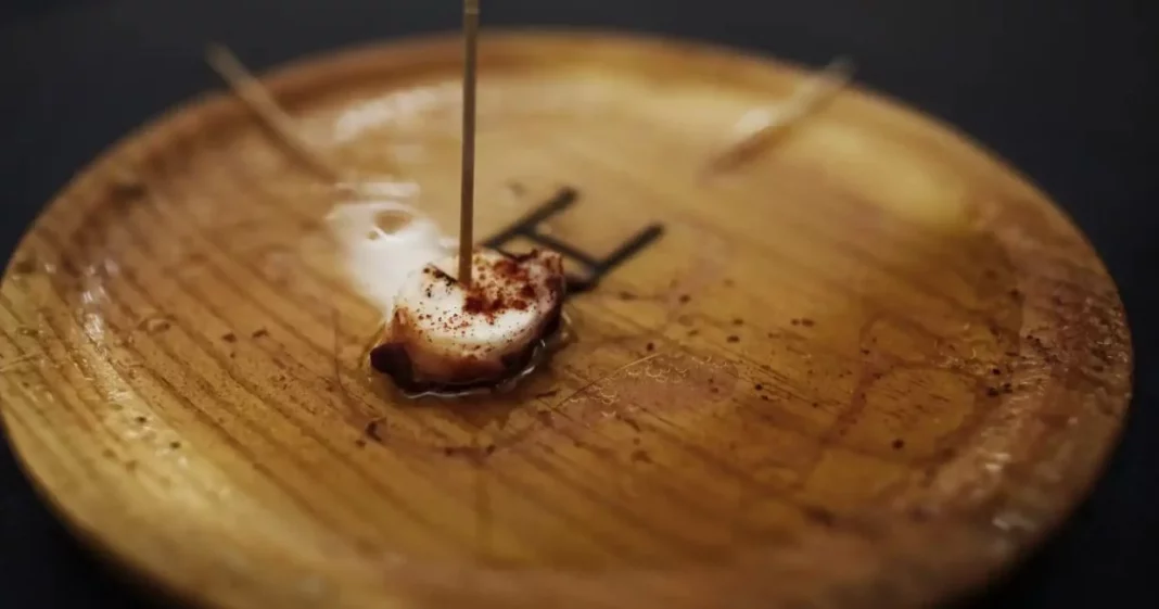 ¿Quién debe comerse la última croqueta de la mesa? Una experta en protocolo da la respuesta