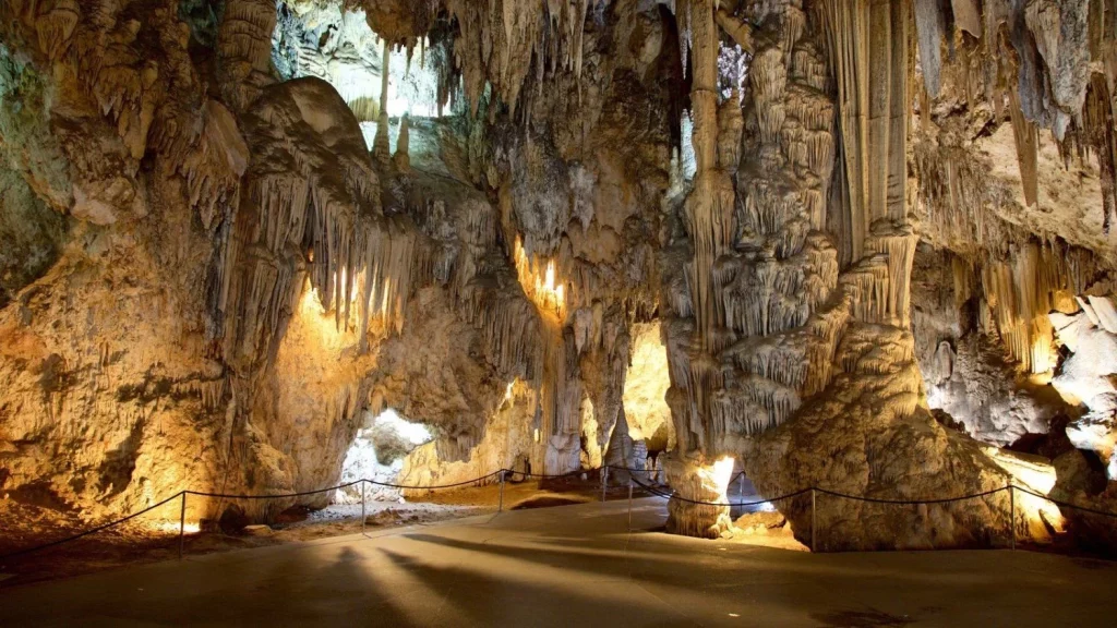 Cueva De Nerja: Historia Y Majestuosidad En Málaga