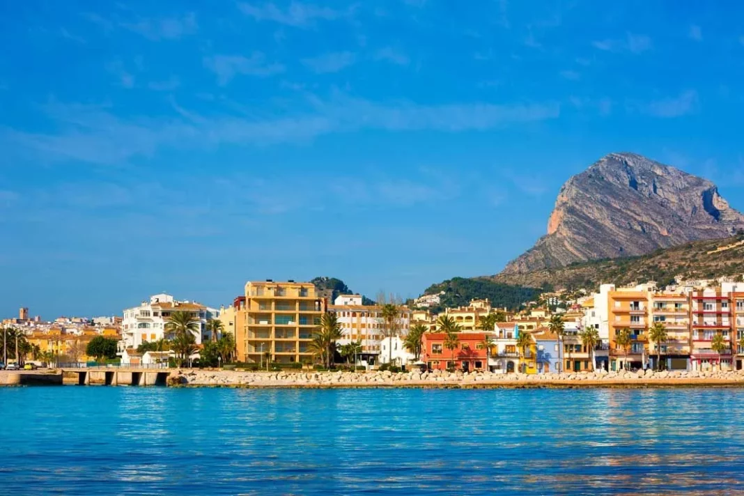 Playas doradas y diversión familiar en el Arenal