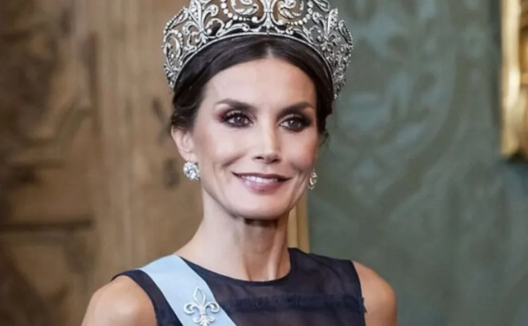 Detallan los mensajes íntimos de la reina Letizia con un director famoso