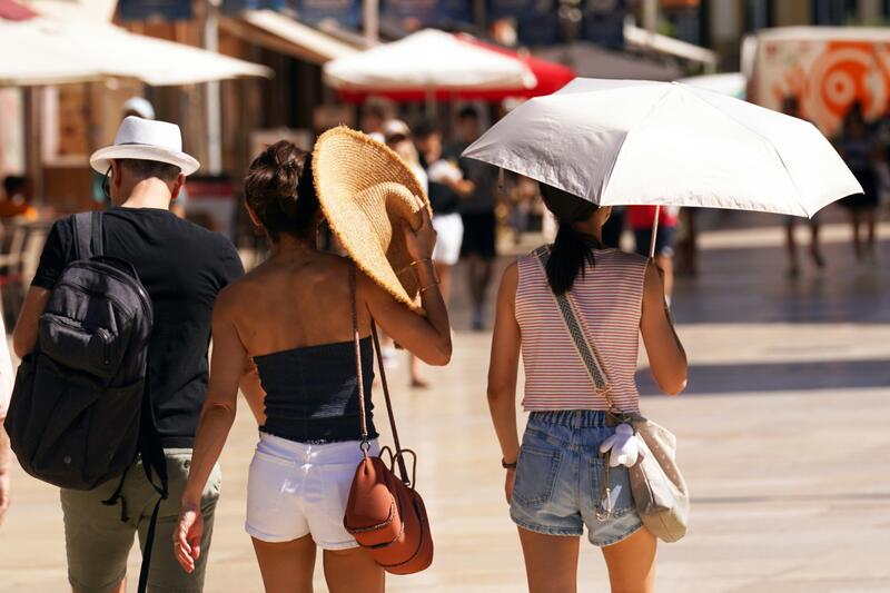 Llega La Primera Ola De Calor Del Verano Genera Avisos Amarillos Y Naranjas En Gran Parte De España