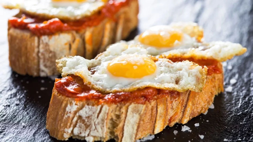 Canapés de sobrasada y huevo de codorniz