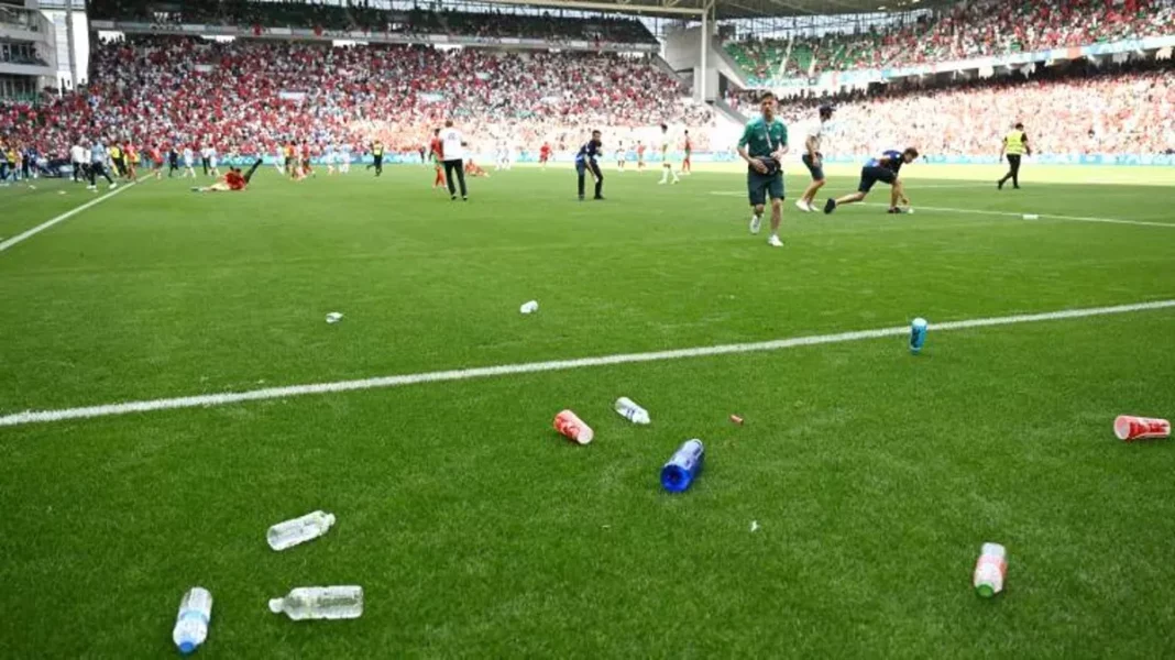 Caos y agresiones en el estadio