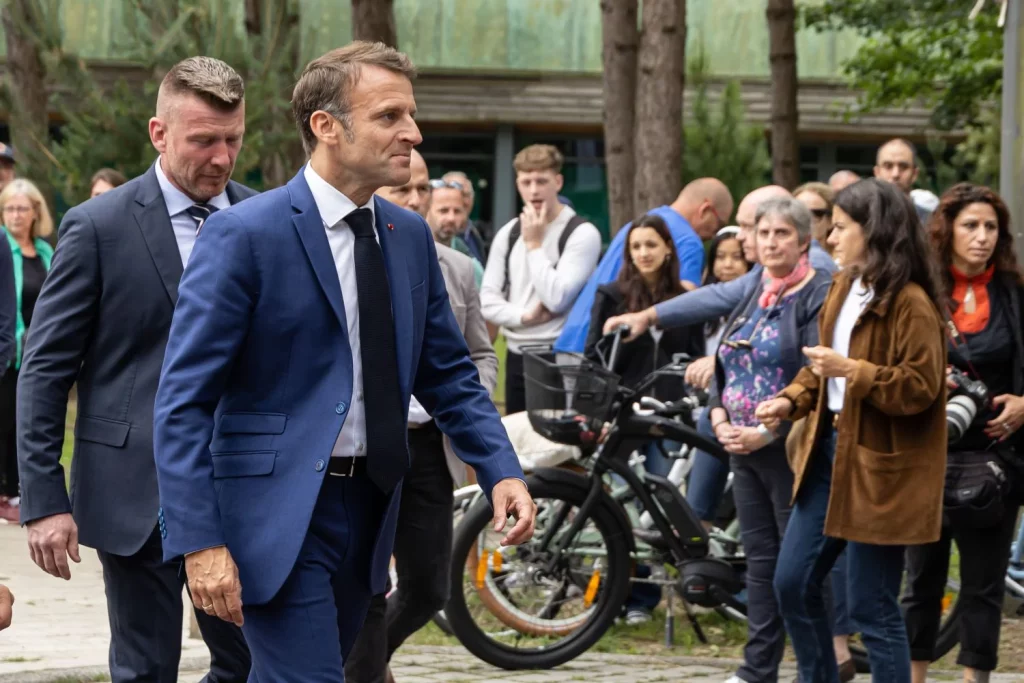 Europapress 6064332 Le Touquet June 30 2024 French President Emmanuel Macron 2Nd Leaves