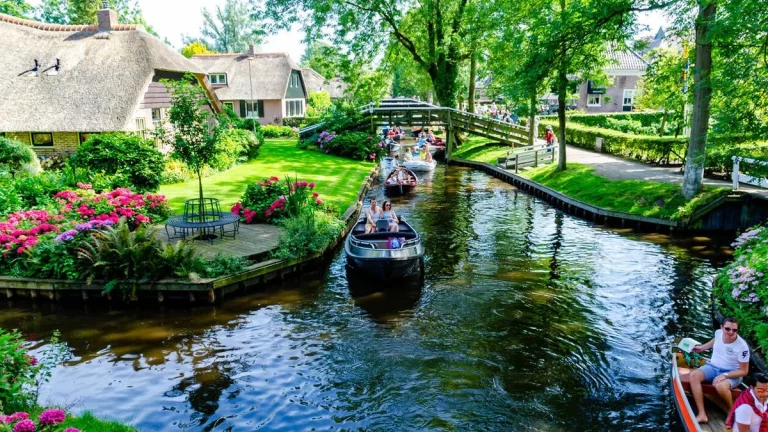 ¿Mejor que la de Italia? La ‘Venecia holandesa’ está en este precioso pueblo con canales