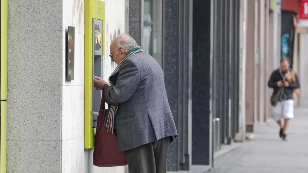 Riqueza Financiera Record Y Desafíos Crediticios