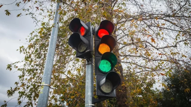 Los Semáforos Tendrán Cuatro Luces Y Te Contamos Por Qué