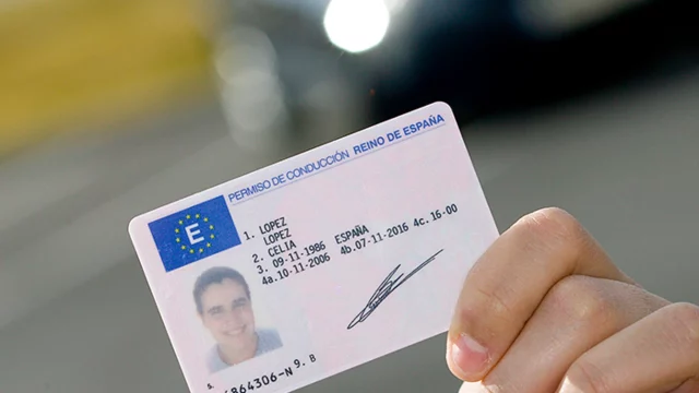 La Dgt Le Va A Quitar El Carnet De Conducir A Los Mayores De 65 Años Que No Cumplan Este Requisito