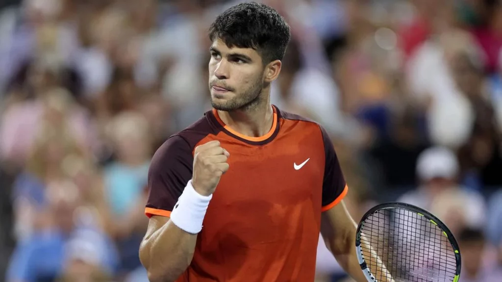 Foto De Carlos Alcaraz Jugando Tenis