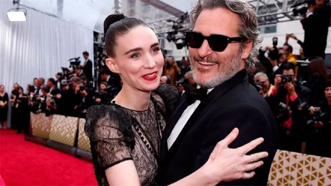 Joaquin Phoenix y Rooney Mara: Amor en medio de una película futurista