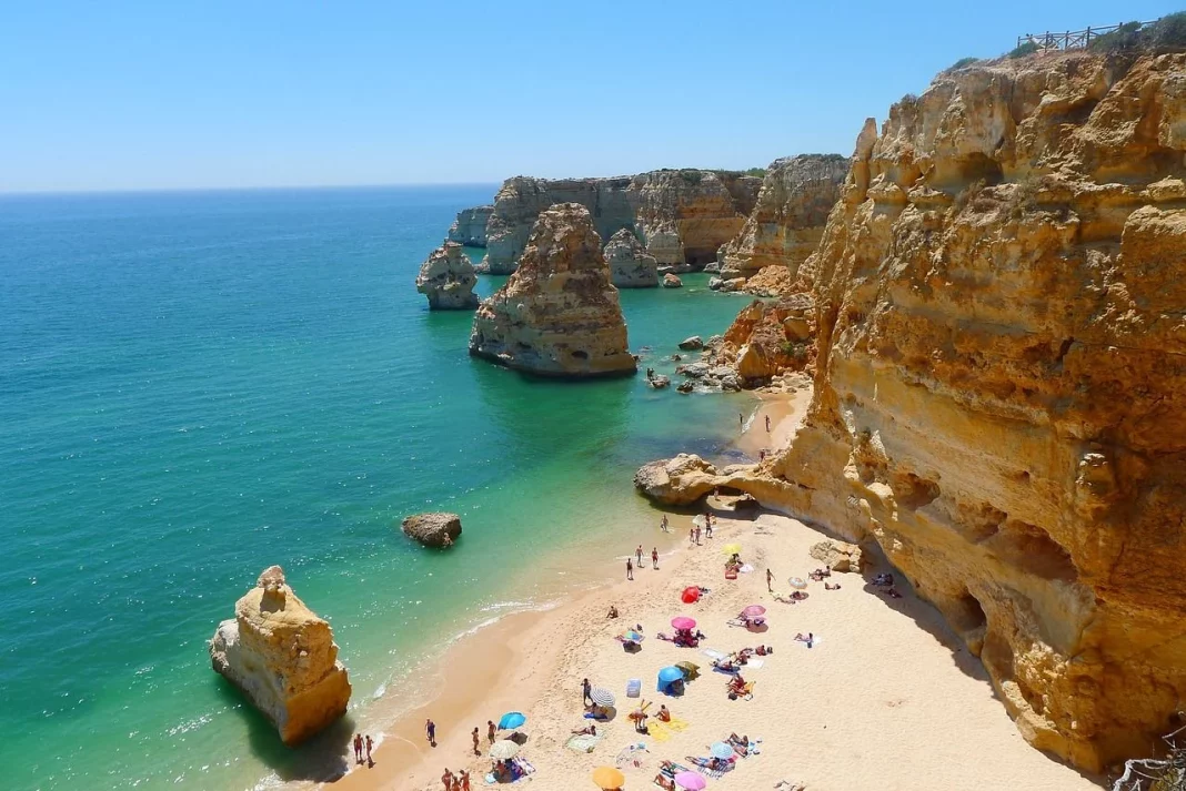 Praia da Rocha: Un espectáculo de acantilados y aguas cristalinas