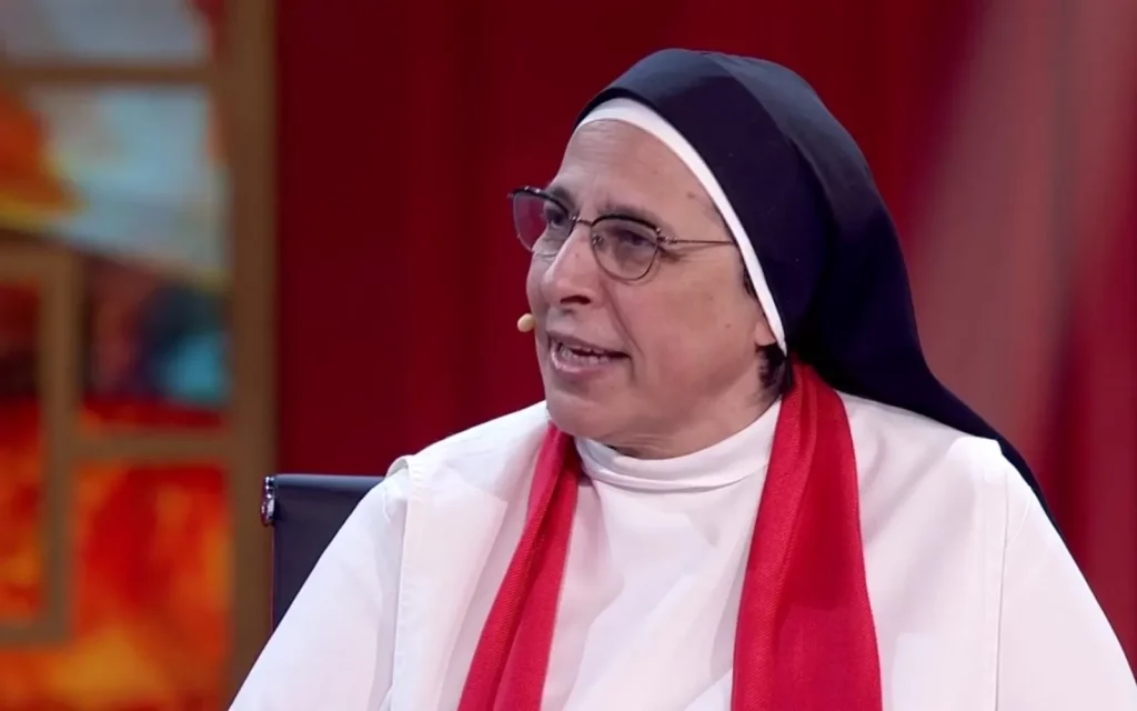 Sor Lucía Caram, Monja Famosa.