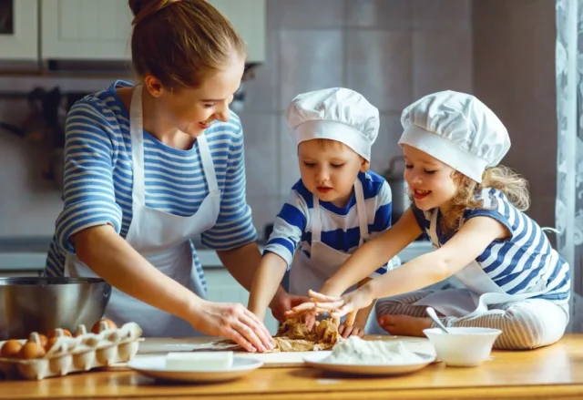 Bizcocho En Taza Y 5 Recetas Sencillas Que Harán Que Los Niños Amen Cocinar