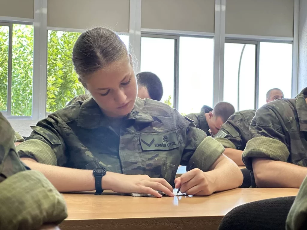 Cuáles Son Las Actividades Que Realiza La Princesa Dentro De La Escuela Naval