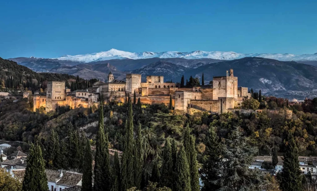 De Tapas En Granada: Los 5 Barrios Más Auténticos Para Saborear La Alhambra En Cada Bocado