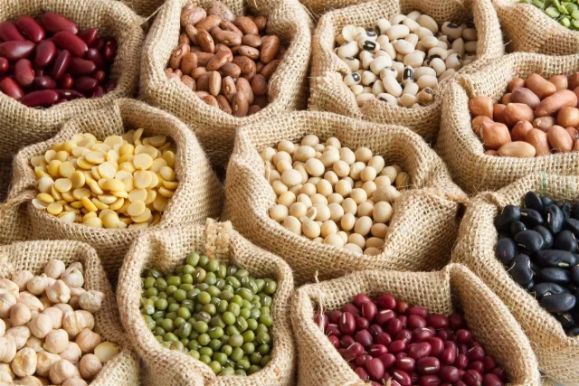 Ensalada De Garbanzos Con Granada Y Otras 3 Recetas Con Legumbres Para El Frío Que Viene