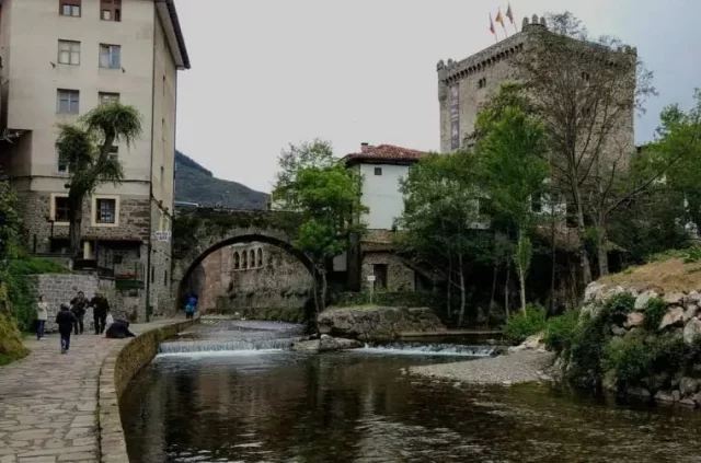 Este Precioso Pueblo Español Es Conocido Como La «Villa De Los Puentes»