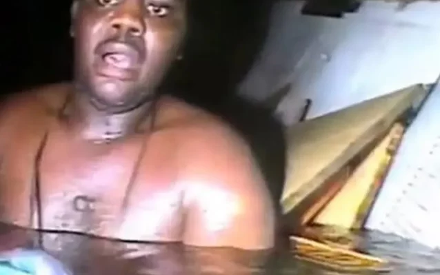 Hombre Nigeriano Que Sobrevivio A Un Barco Hundido