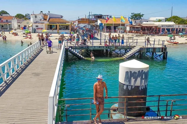 Ni Canarias Ni Baleares: Esta Es La Isla Pegada A La Península Con Aguas Cristalinas Y Tranquilidad