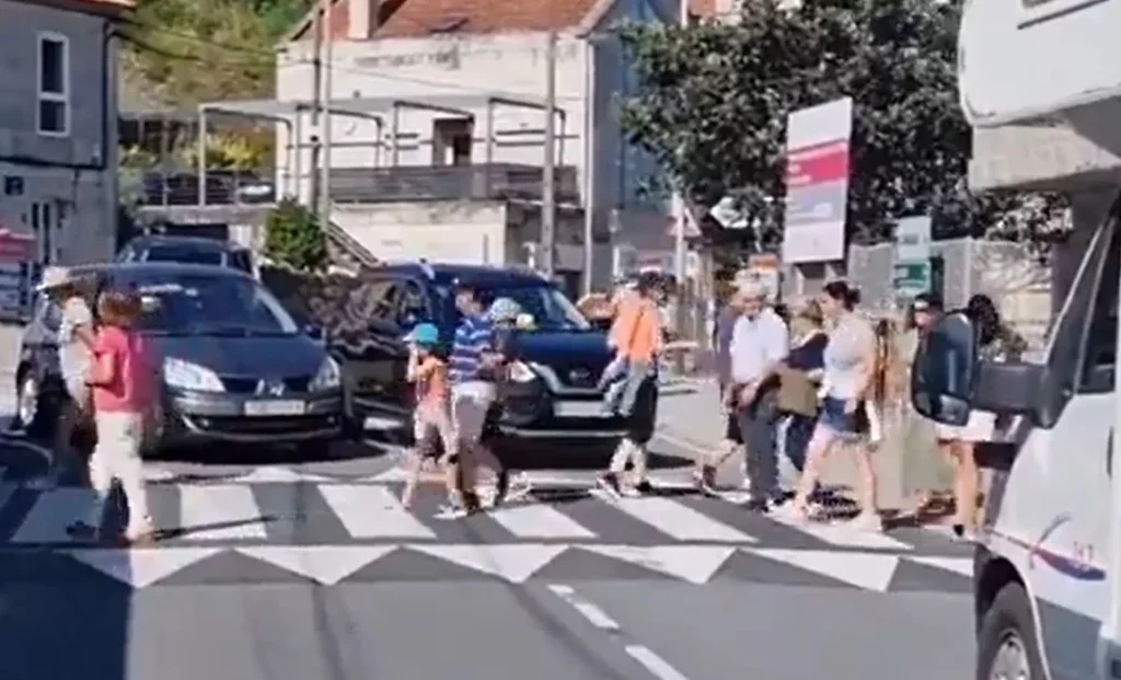 Protesta Contra Exceso De Turistas En Galicia 