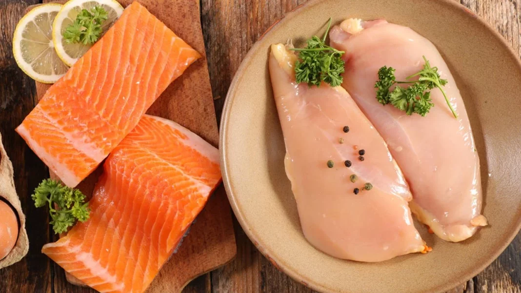 Salmón y pollo: proteínas con beneficios extra