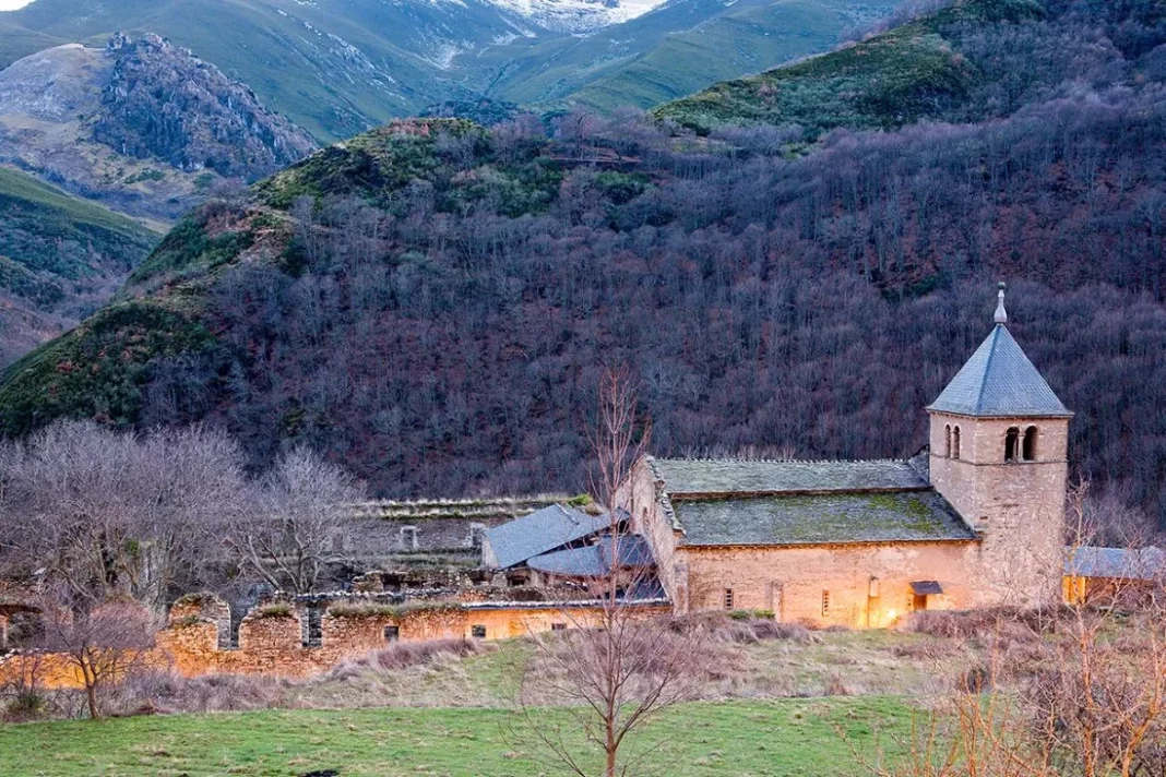 Un refugio natural con suministros básicos