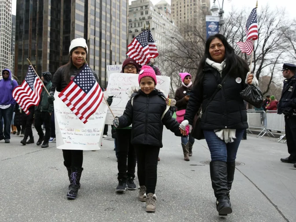 Desilusión De La Comunidad Latina Ante La Falta De Avances En La Reforma Migratoria De Harris