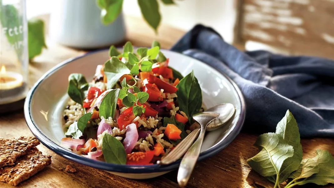 Ensalada de calabaza, nueces y arroz salvaje