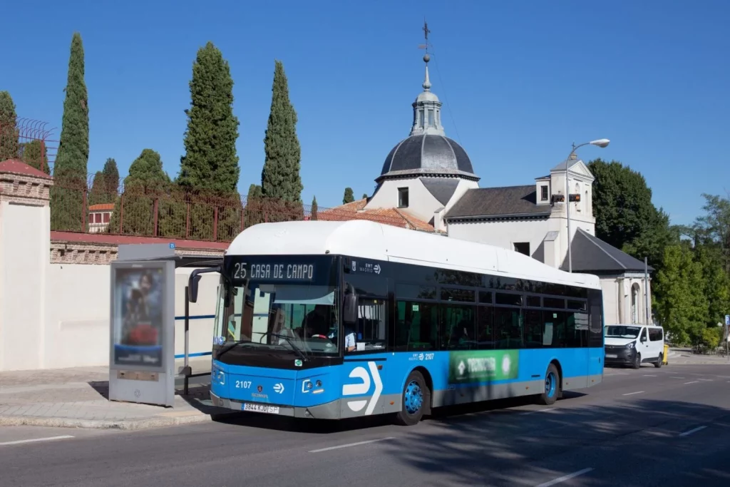 Europapress 6297576 Imagen Archivo Autobus Frente Cementerio San Isidro