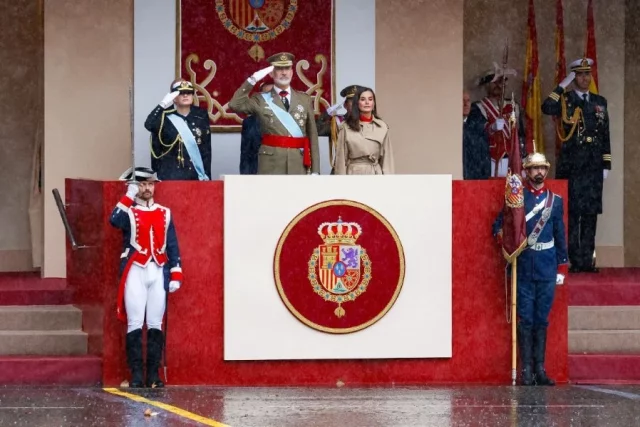 Letizia, Felipe Y Leonor Bajo El Diluvio… Y La Infanta Sofía Celebrando Así En Gales