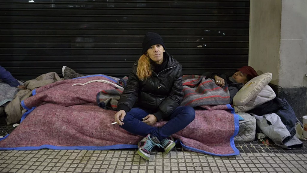 Mujeres En La Vanguardia De La Pobreza Habitacional