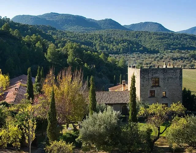 Puedes Ir En Coche A La Toscana Española, Donde Cascadas Y Calles Empedradas Se Encuentran