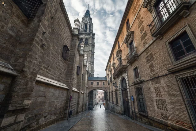 Un Paseo Por Las Calles Empedradas De Toledo El Destino Romántico Perfecto