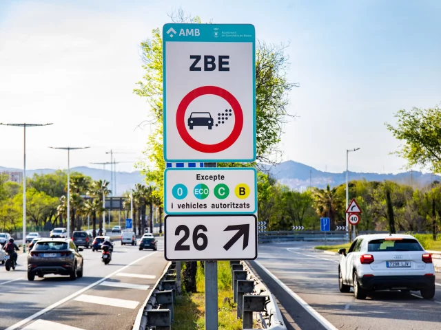 Las Zbe Es Extienden Como Un Virus: Los Coches Con Etiqueta B Y C De La Dgt No Podrán Circular En Estas Zonas