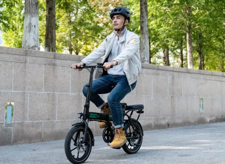 MediaMarkt tira la casa por la ventana y rebaja a mitad de precio la bicicleta eléctrica y plegable más deseada