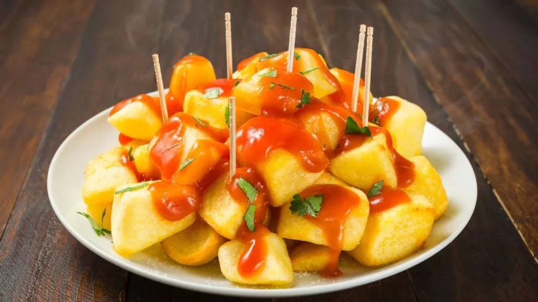 Bravas catalanas: alioli cremoso y sofrito de tomate