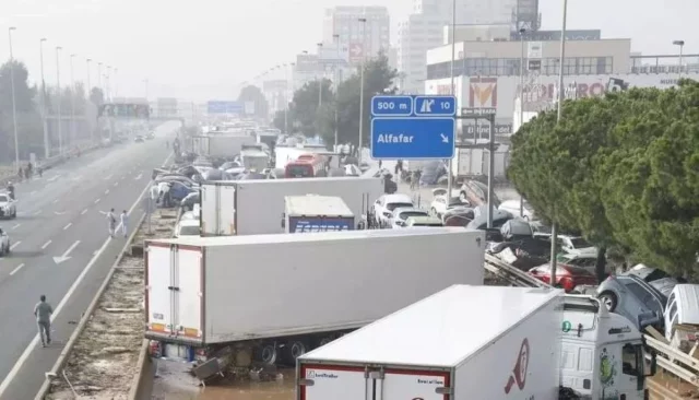 Camioneros Y Taxistas Afectados Por La Dana Quedan Nuevamente Excluidos De Las Ayudas Del Gobierno