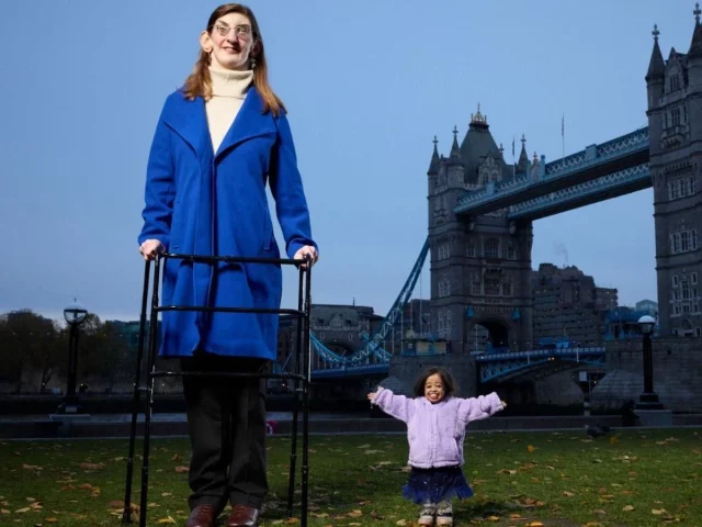 Guinness World Records Celebra Su 70 Aniversario Reuniendo A La Mujer Más Alta Y A La Más Pequeña Del Mundo