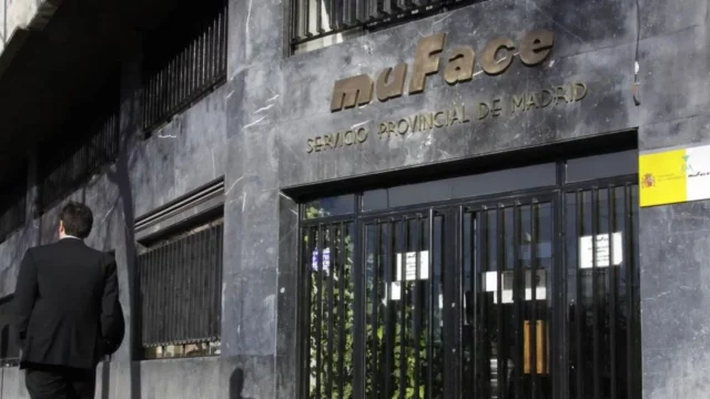 Incertidumbre Para Los 8.000 Funcionarios De Muface En El Extranjero Tras La Cancelación De Su Seguro Sanitario