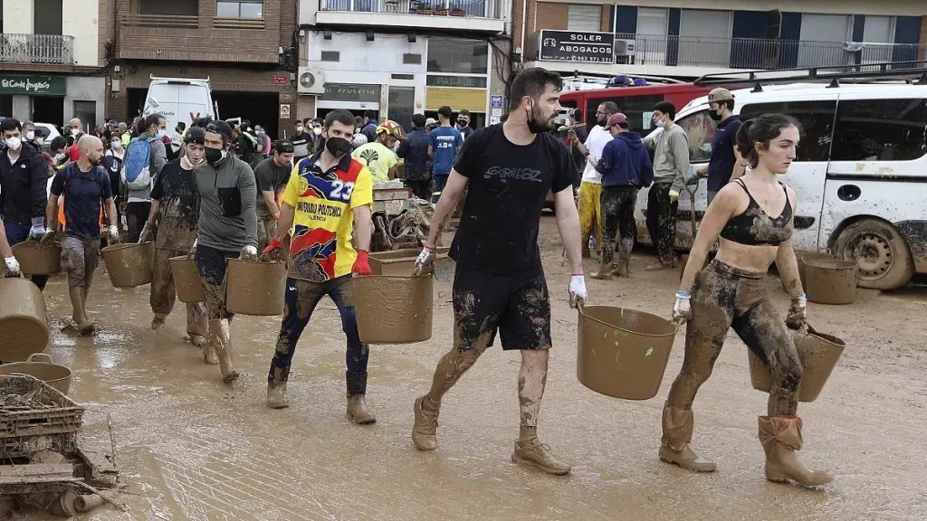 La Reconstrucción De Valencia Tras La Dana Enfrenta Una Grave Escasez De Mano De Obra: Las Constructoras Reclaman 30.000 Trabajadores