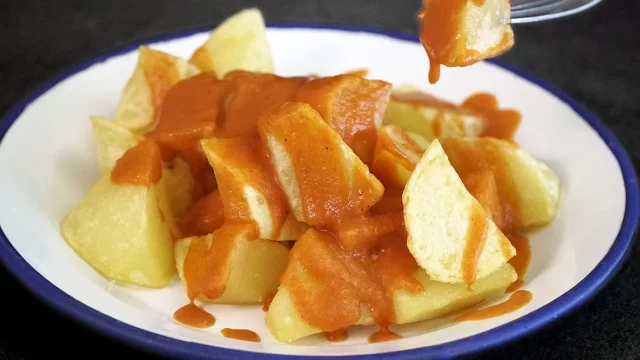 Las Diferencias Entre Las Recetas De Patatas Bravas A La Madrileña Y A La Catalana